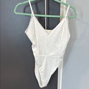 „Closet Sale – 2 for $10” NWOT Elegant White Lace Bodysuit SHEIN Size Large